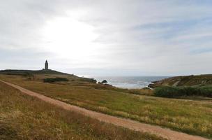 vista de la torre del faro de hércules, galicia foto