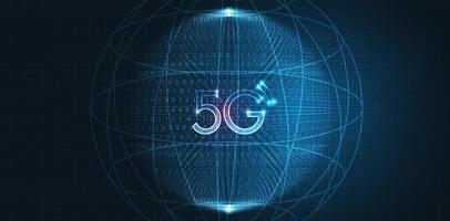 Holograma digital de red 5g y conexión wi-fi a Internet e Internet de las cosas con el horizonte de la ciudad moderna. concepto de red de comunicación y ciudad inteligente. Telecomunicaciones de banda ancha y alta velocidad. vector