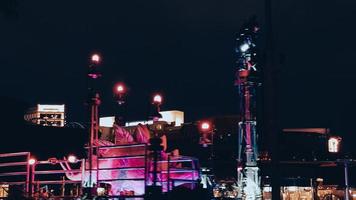 osaka, japón el 8 de abril de 2022. desfile nocturno de espectáculo universal en universal studios japón. foto