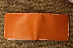 billetera de cuero marrón para hombre. foto