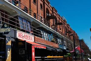 Buenos Aires, Argentina. 04 de septiembre de 2022. restaurantes en el barrio de puerto madero foto