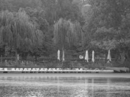 lago cerca de borken en alemania foto