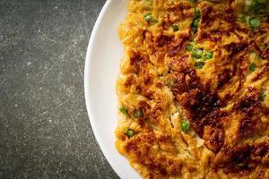 tortilla con frijoles largos o caupí foto