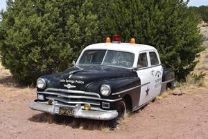 Antiguo coche de policía de resortes del radiador en Arizona foto