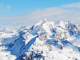 montañas nevadas en el dominio de esquí paradiski foto