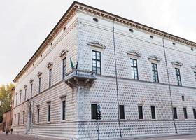 palazzo dei diamanti en ferrara, italia foto