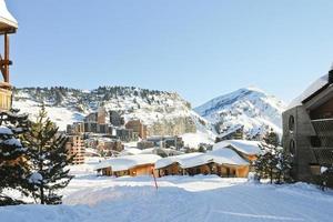 paisaje urbano de la ciudad de avoriaz en alp, francia foto