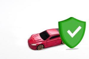 icono de seguro de coche verde o símbolo de seguridad. concepto de póliza de seguro de automóvil. foto