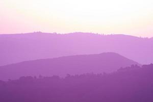 paisaje de verano violeta ultravioleta foto