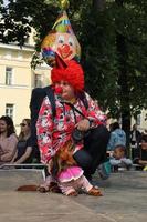 san petersburgo, rusia, 2021 - 9º desfile anual de perros salchicha en san petersburgo, rusia. el tema de este año es el circo. foto
