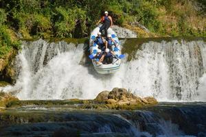 equipo profesional de rafting foto