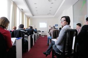 grupo de personas de negocios en seminario foto