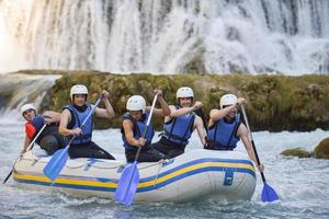 equipo profesional de rafting foto