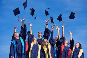 estudiantes graduados de secundaria foto