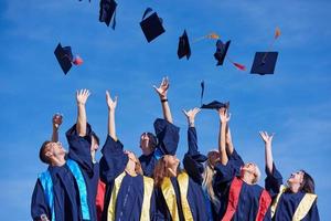 estudiantes graduados de secundaria foto