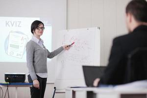 grupo de personas de negocios en seminario foto