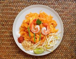 Pad thai shrimp. photo