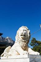 león medici cerca del palacio alupka y el pico ai-petri foto