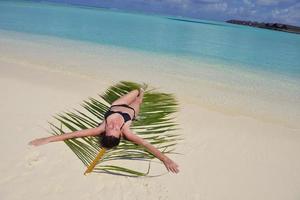 mujer feliz disfruta del verano foto