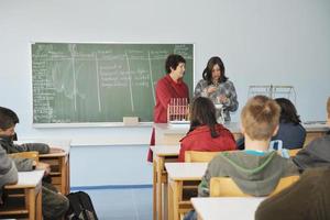 Clases de ciencias y química en la escuela. foto