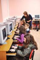 educación de ti con niños en la escuela foto