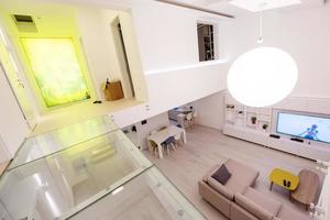 suecia, 2022 - interior de un apartamento de dos niveles foto
