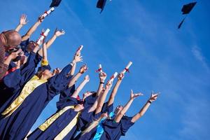 estudiantes graduados de secundaria foto