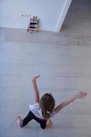 niña educación en línea clase de ballet en casa vista superior foto