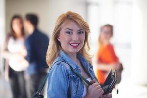 chica estudiante con tablet pc foto