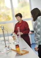 Clases de ciencias y química en la escuela. foto