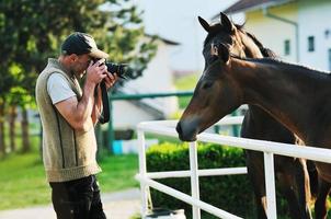 fotógrafo y caballo foto