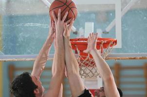 vista de duelo de baloncesto foto