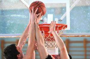 vista de duelo de baloncesto foto