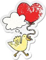 pájaro de dibujos animados con globo de corazón y burbuja de pensamiento como una pegatina gastada angustiada vector
