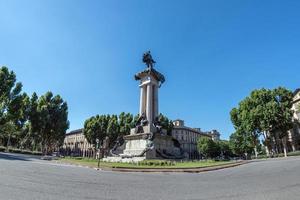 turín vittorio emanuele ii estatua foto