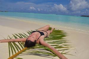 mujer feliz en verano foto