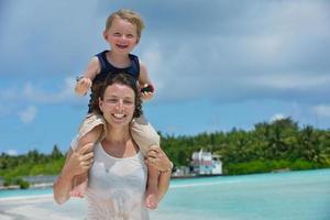 familia feliz de vacaciones foto