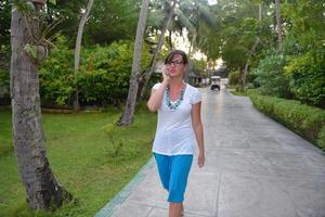 mujer feliz en verano foto