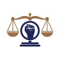 icono del diseño del logo del puño de la ley. escalas de justicia en el diseño de la plantilla del logotipo de la mano. concepto del logo de la justicia revolucionaria. vector