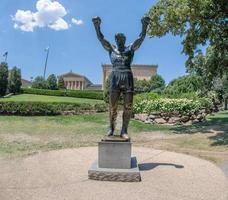 filadelfia, estados unidos de américa - 19 de junio de 2016 - estatua rocosa de silvester stallone foto