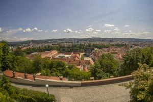 panorama aéreo de graz austria desde la torre del reloj foto