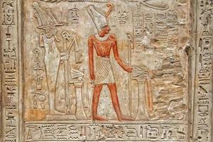 jeroglíficos de egipto en el valle de los reyes foto