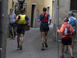 cantalupo ligure, italia - 15 de mayo de 2021 - puerta de piedra porte di pietra trial running marathon foto