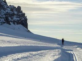 esquí nórdico de fondo en dolomitas foto