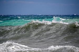 mar costero tormenta tempestad gran ola foto