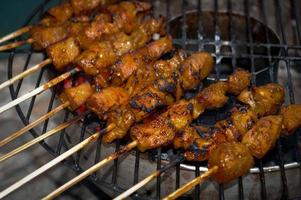 satay de pollo, a la parrilla foto