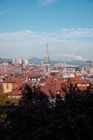 vista de la ciudad desde la ciudad de bilbao, españa, destinos de viaje foto