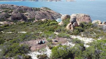 família apreciando as vistas no cape le grand national park video