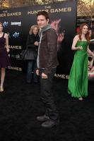 los angeles, 12 de marzo - peter facinelli llega al estreno de los juegos del hambre en el teatro nokia en la live el 12 de marzo de 2012 en los angeles, ca foto