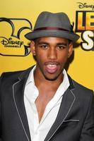 los angeles, 5 de junio - brandon mychal smith llega al estreno de disney channel s let it shine en el teatro dga el 5 de junio de 2012 en los angeles, ca foto